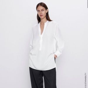Zara
BLOUSE WITH SIDE VENTS